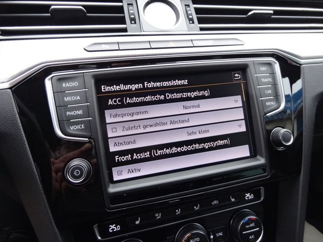Fahrzeugabbildung Volkswagen Passat/Highline/2xR-Line/LED/Virtual/Kam/Leder/
