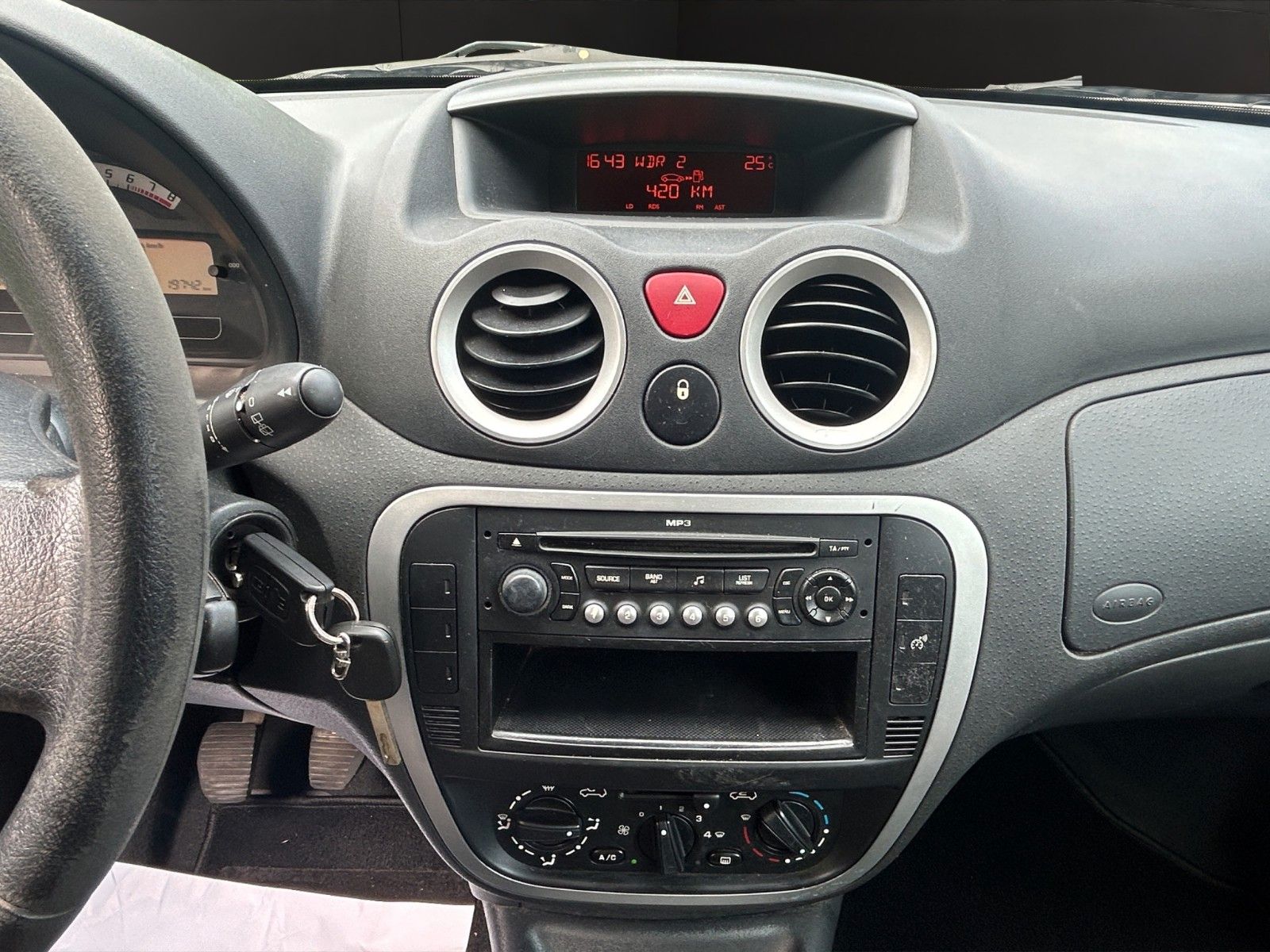 Fahrzeugabbildung Citroën C3 1.1 Confort Klima/el Fenster/5Türig/TÜV NEU