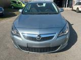 Opel Astra J Kombi, Automatik,Xenon,Glasda... - Opel Astra Gl mit Benzin-Antrieb