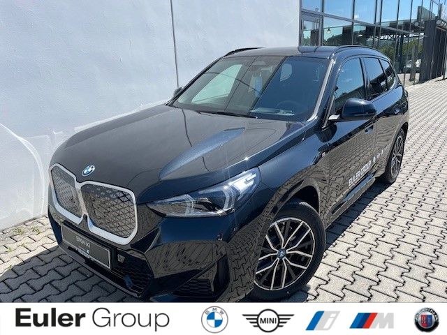 BMW iX1 xDrive 30 Sportpaket HUD AD AHK-klappbar AHK