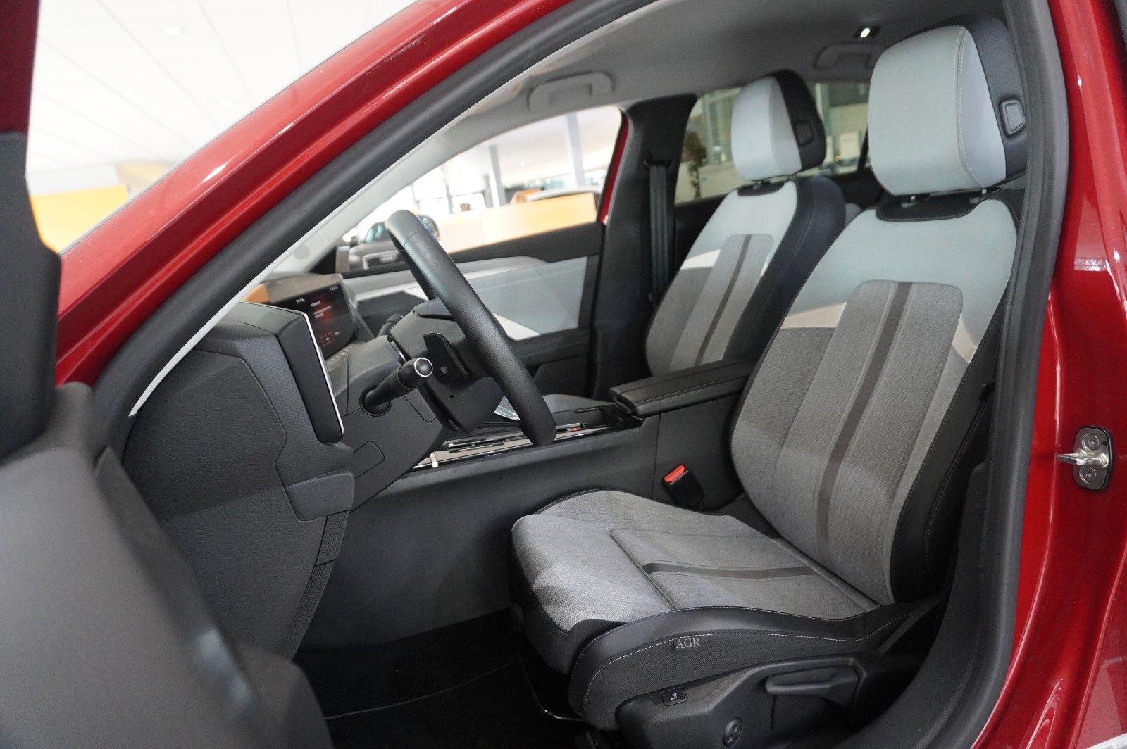 Fahrzeugabbildung Opel Astra L Lim. 1.6 HYBRID ELEGANCE NAVI/LED/KAMERA