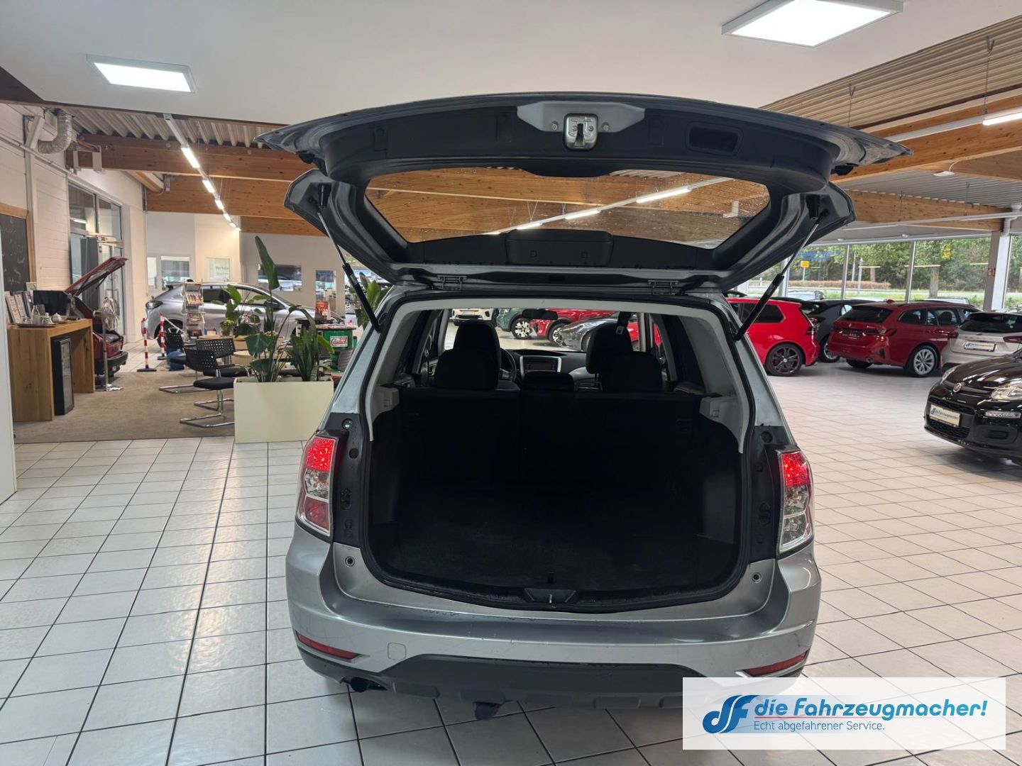 Fahrzeugabbildung Subaru Forester Comfort Xenon Alu Klima el.SP *EXPORT