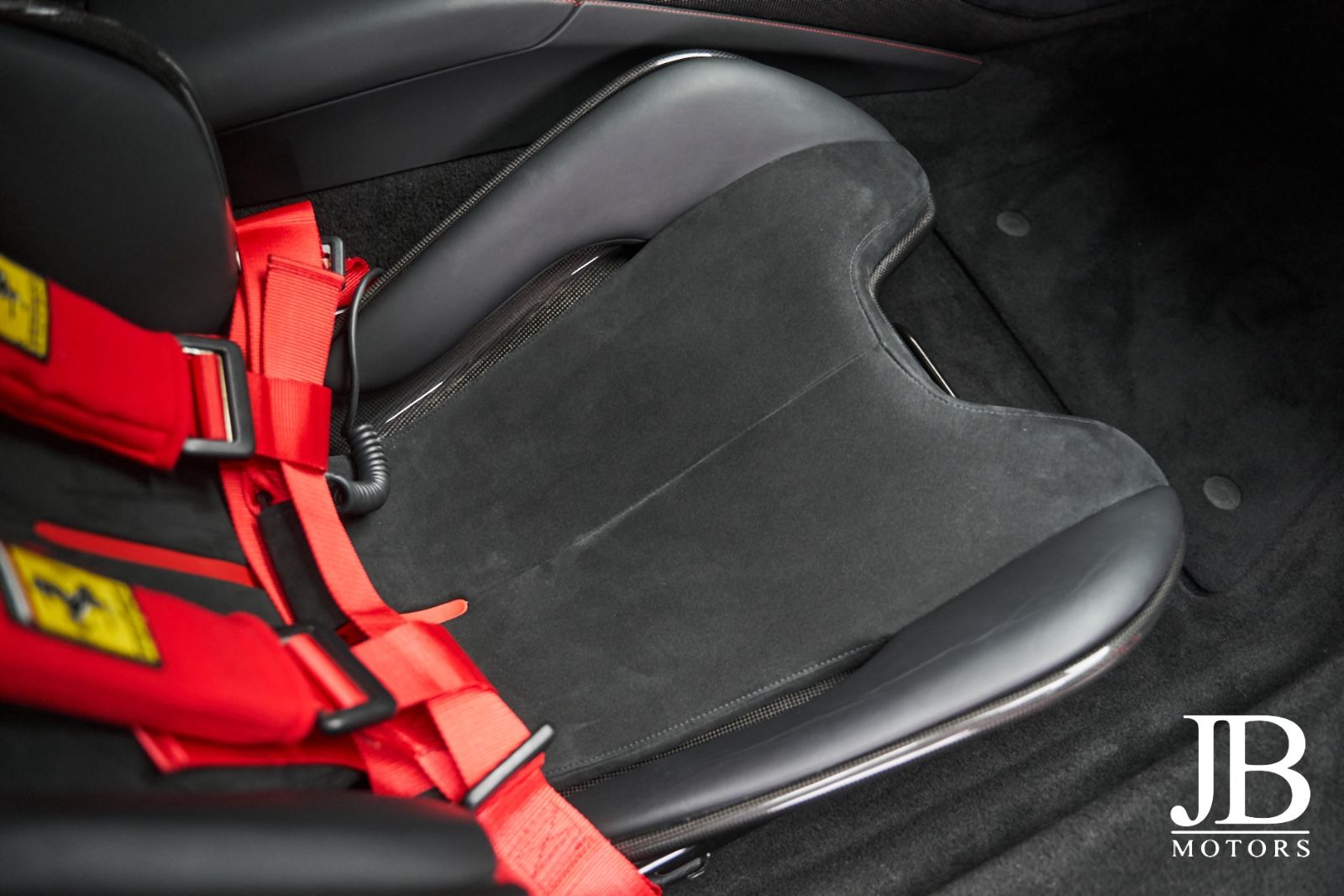 Fahrzeugabbildung Ferrari SF90 Stradale Full Carbon Lift Racing Seats JBL