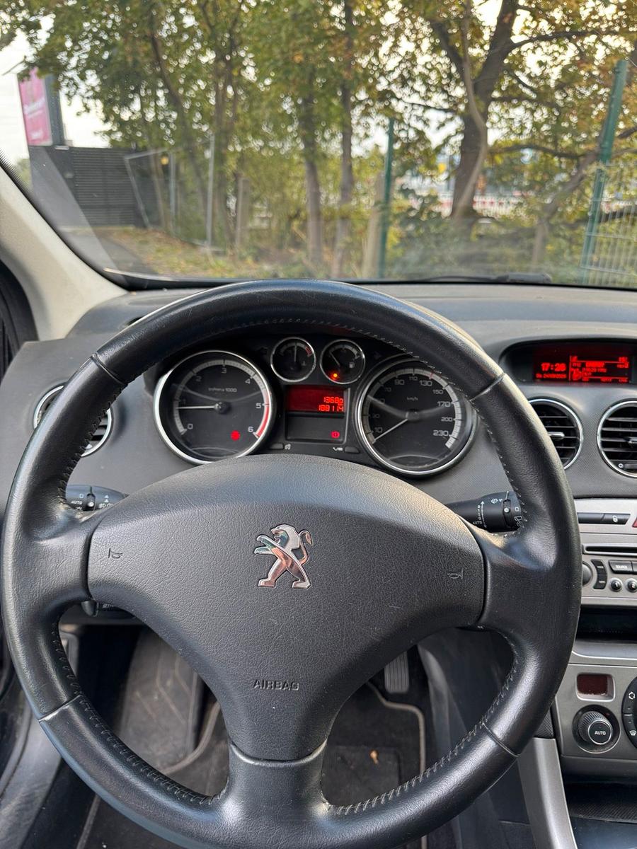 Peugeot 308 2011 — photo 13