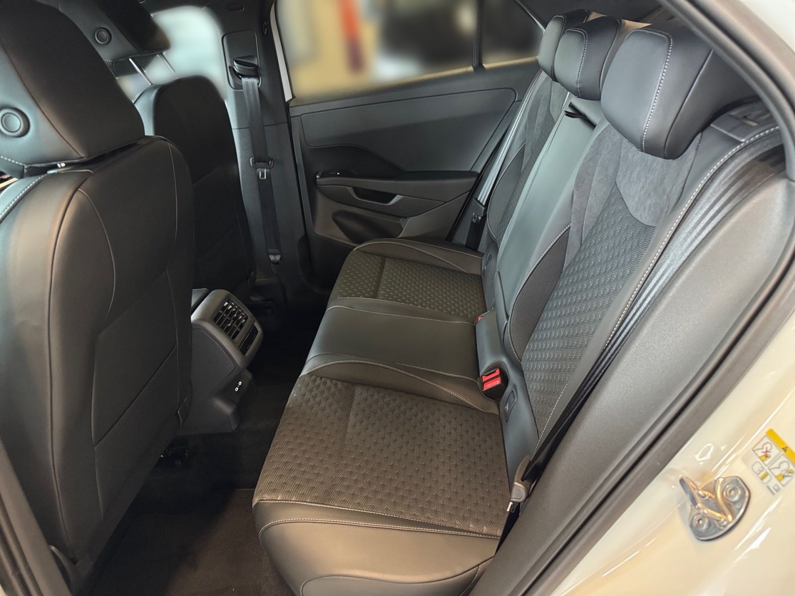 Volkswagen T-Roc - Bild 12