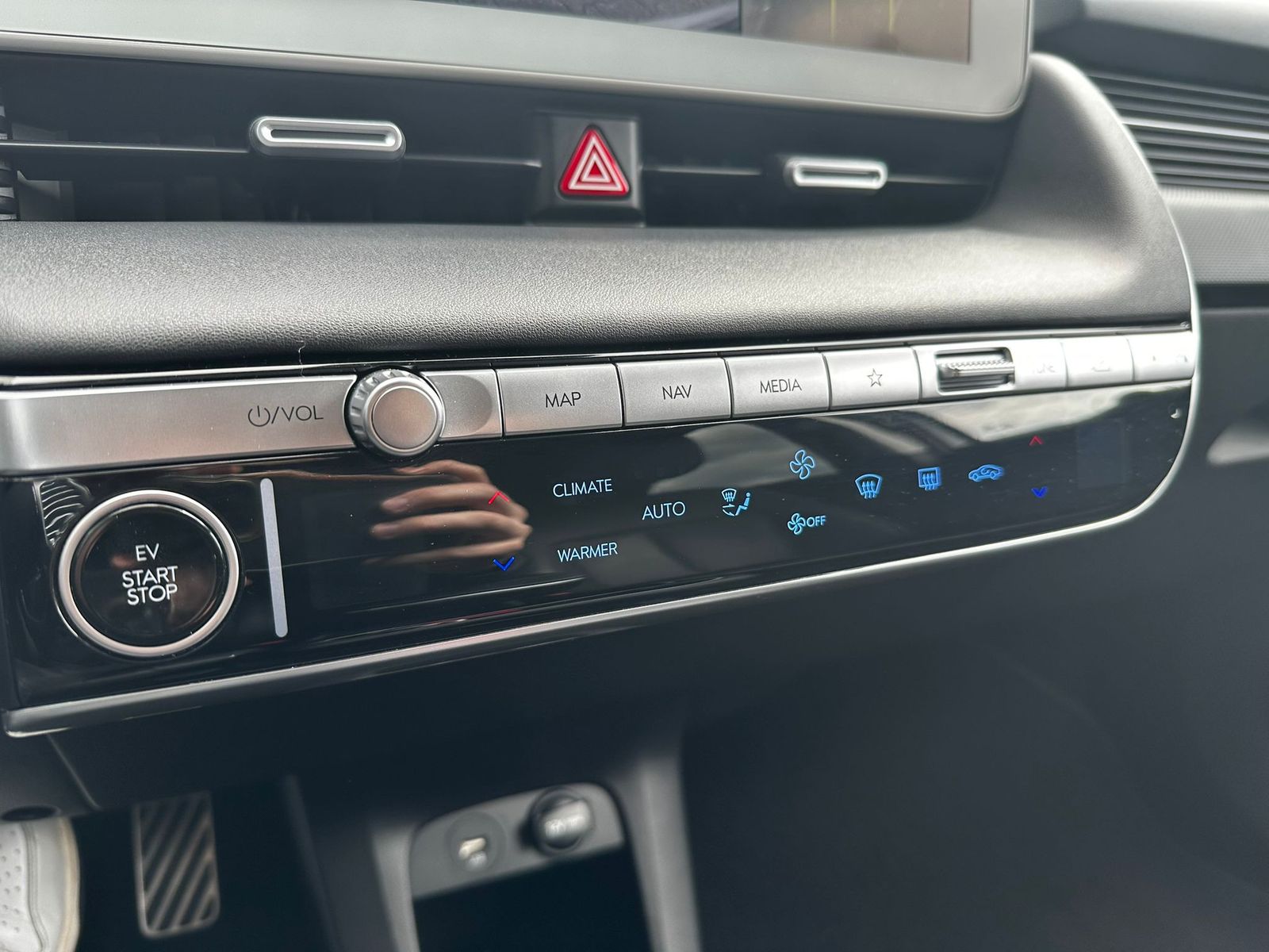 Fahrzeugabbildung Hyundai Ioniq 5 Uniq 4WD WERKSGA+NAVI+HEAD+BOSE+ACC+360°