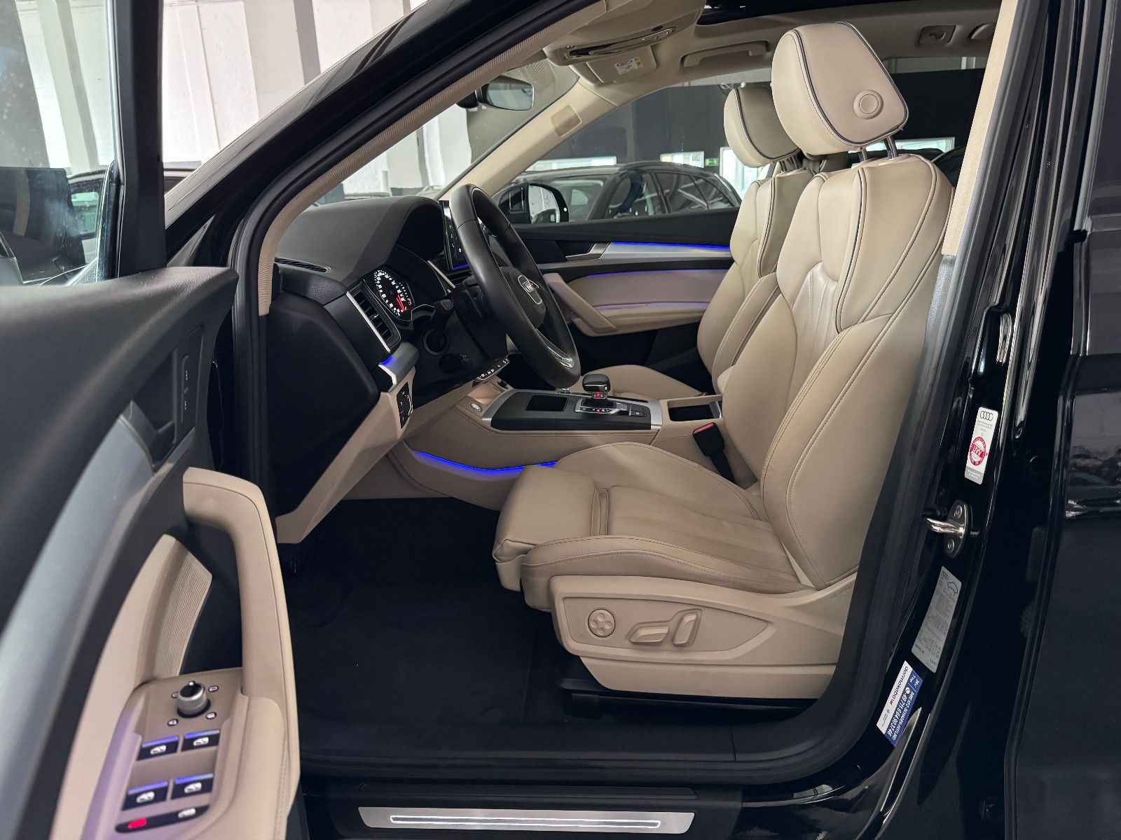 Fahrzeugabbildung Audi Q5 TDI 4X4 ADVANCED SPORT PANO MATRIX B&0 VOLL