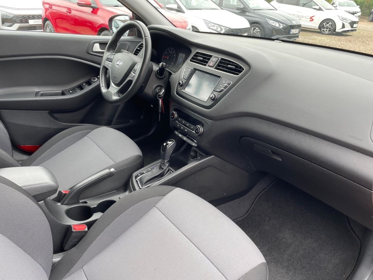 Fahrzeugabbildung Hyundai i20 1.0T Style Allwetterreifen  Klimaautomatik