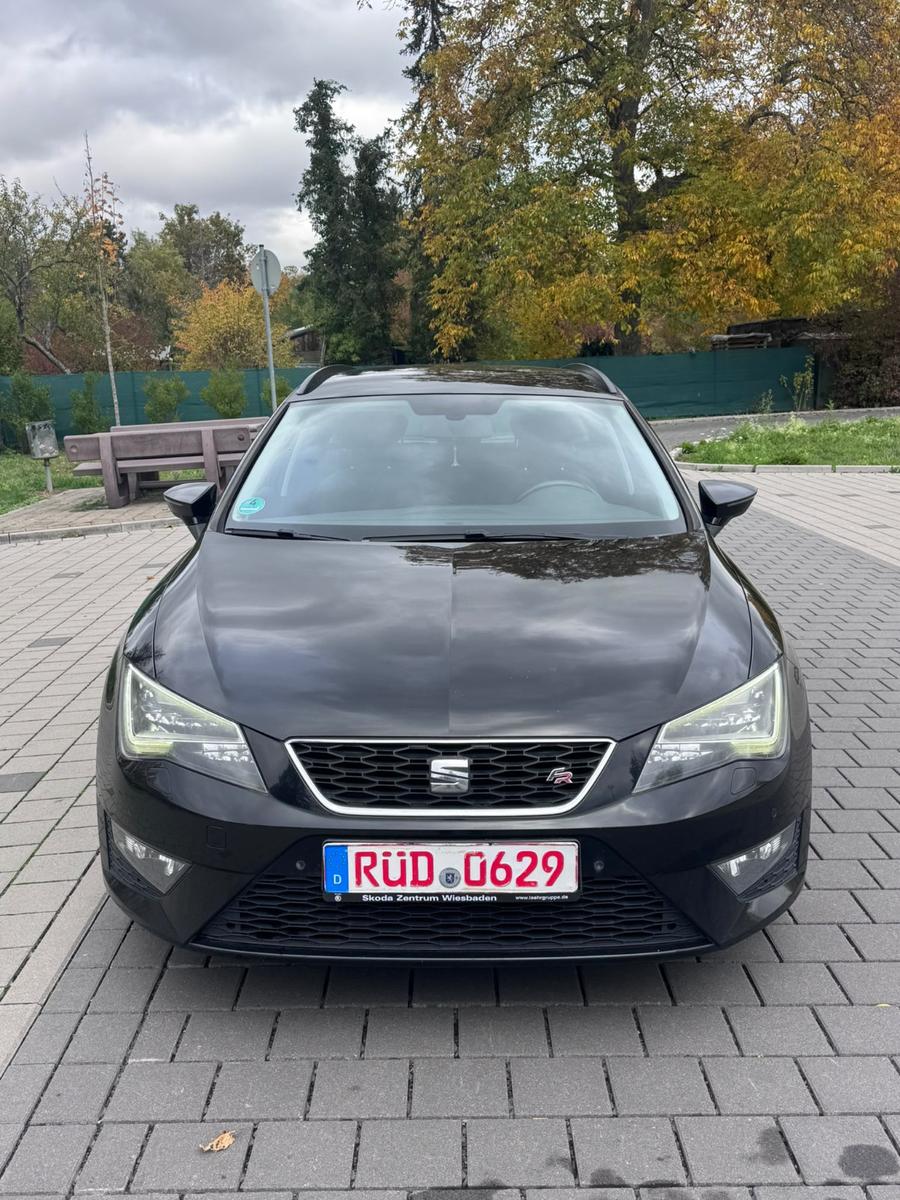 Seat Leon 2015 — rear view