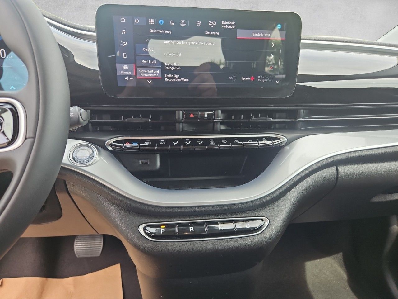 Fahrzeugabbildung Fiat 500 e Icon Navi PDC hinten Batterieprotokoll