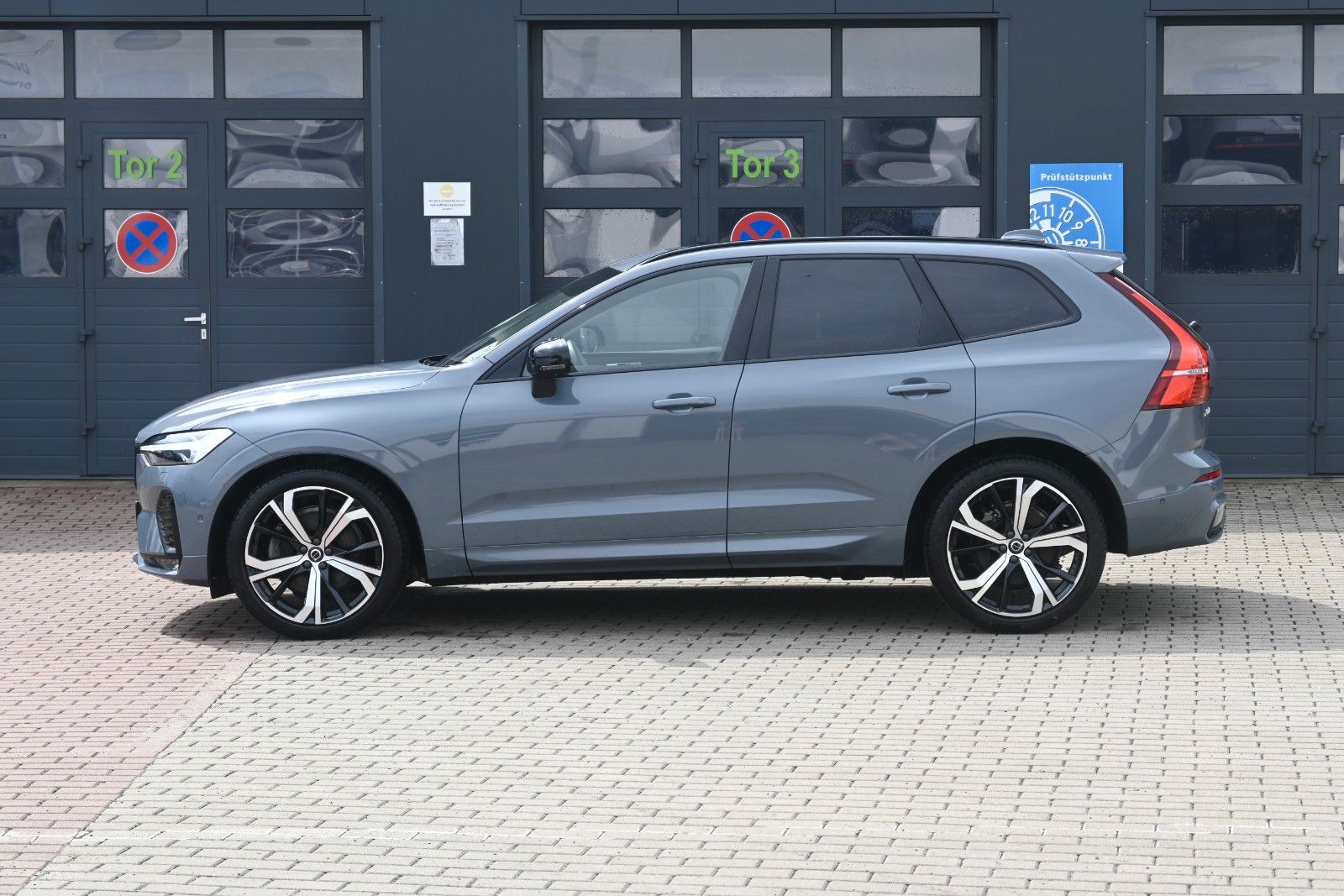 Fahrzeugabbildung Volvo XC60 B5D AWD Ultimate Dark*LED*PANO*STHZ*H&K*360