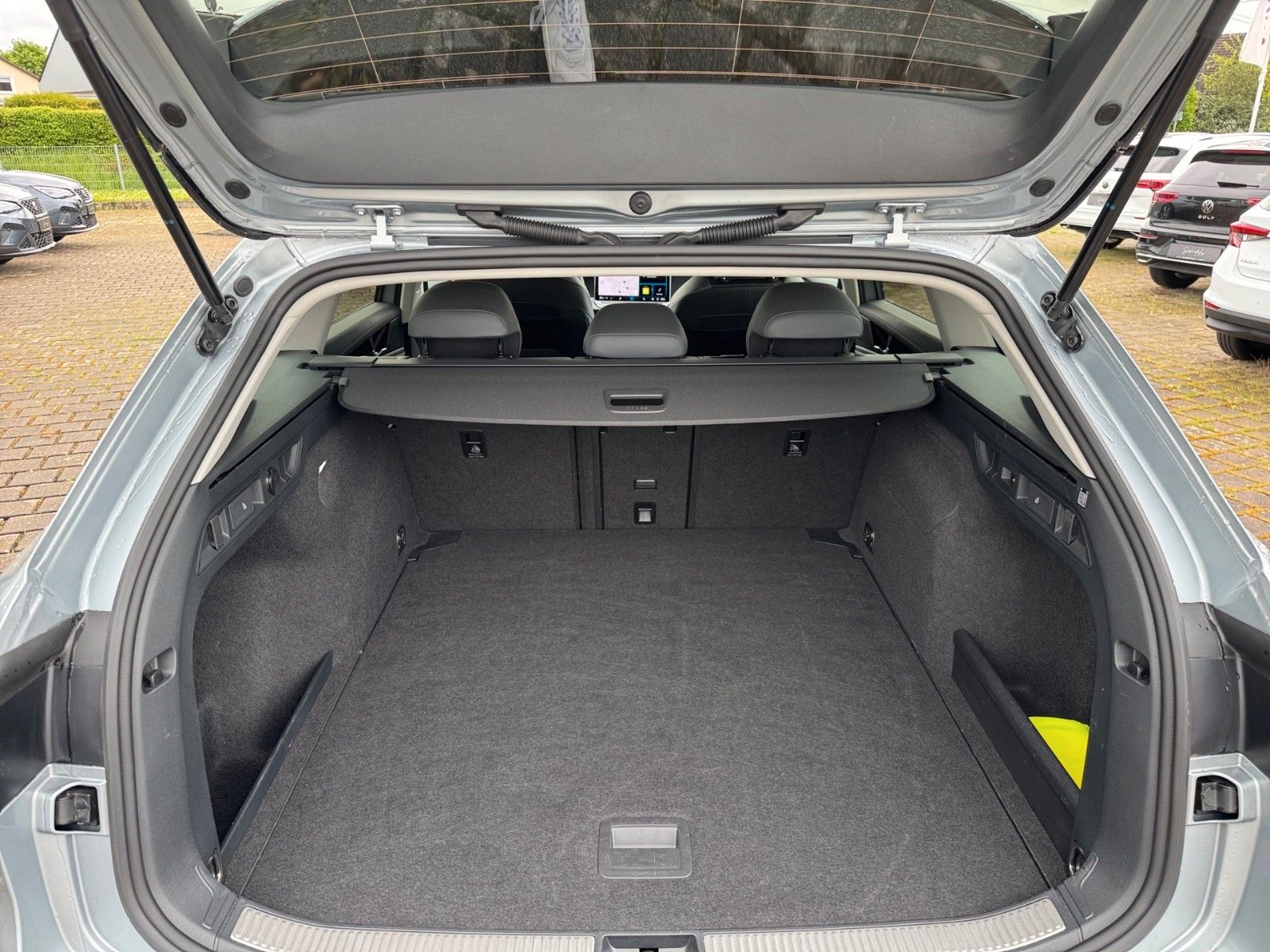 Fahrzeugabbildung Volkswagen Passat Variant 1.5 eTSI Business
