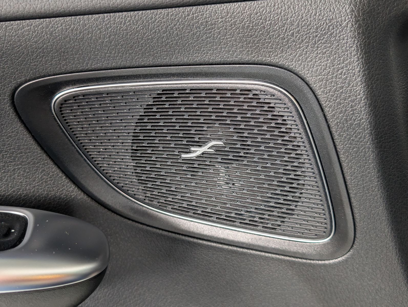 Fahrzeugabbildung Mercedes-Benz C 200 d T Avantgarde AHK PANO MBUX LEDER BURMEST