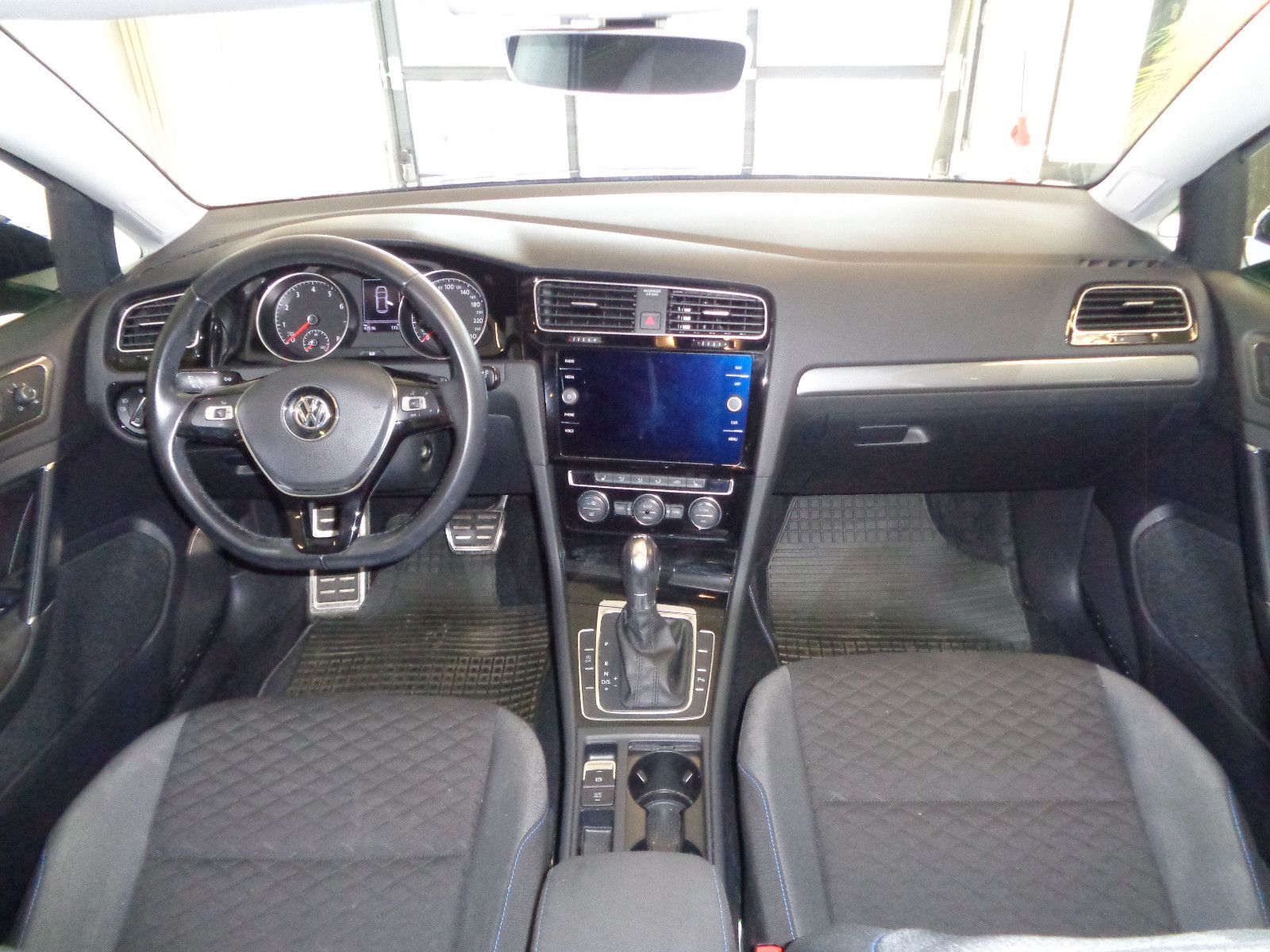 Fahrzeugabbildung Volkswagen Golf VII Lim. Join / NAVI / KLIMA / GARANTIE /