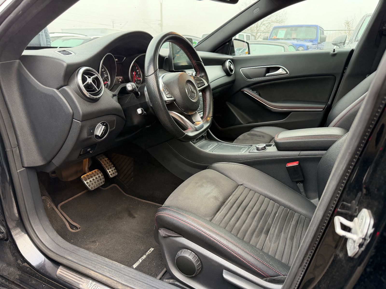 Fahrzeugabbildung Mercedes-Benz CLA 200 AMG*BOSE*LED*PANO*ALCANTARA*KAMERA*ACC*