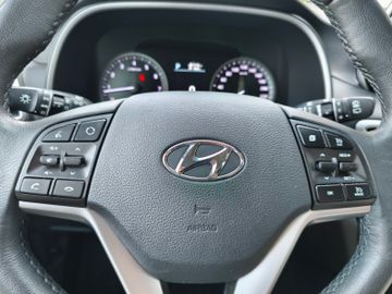 Hyundai Tucson Premium*Autom*LED*Kamera*Navi*PDC*SHZ*