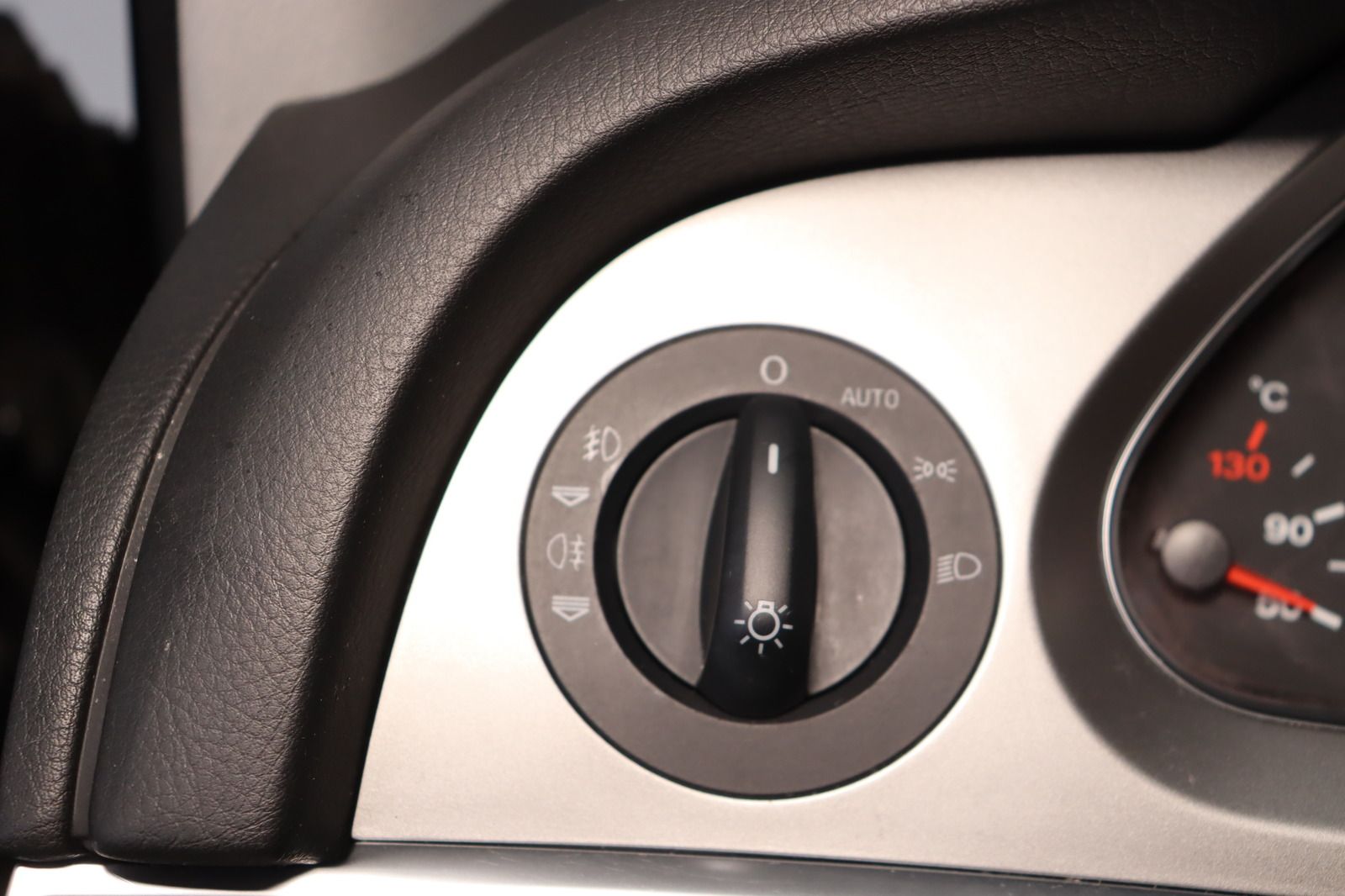 Fahrzeugabbildung Audi A6 2.0 TDI multitronic Avant * Xenon * AHK * PDC