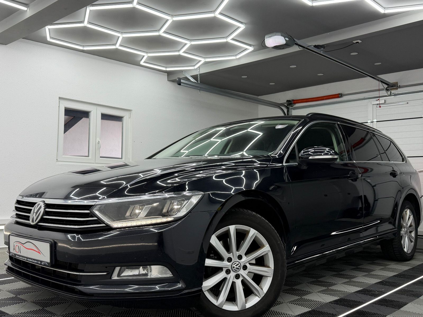 Fahrzeugabbildung Volkswagen Passat Variant Comfortline/ACC/HuD/LED/MASSAGE