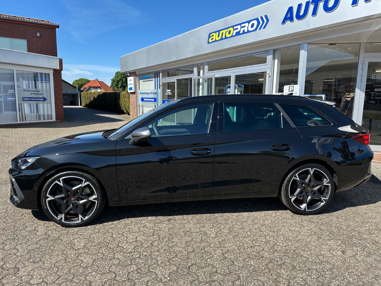Fahrzeugabbildung CUPRA Leon ST 2.0 TSI 4Drive VZ Pano/AHK/Navi/ACC