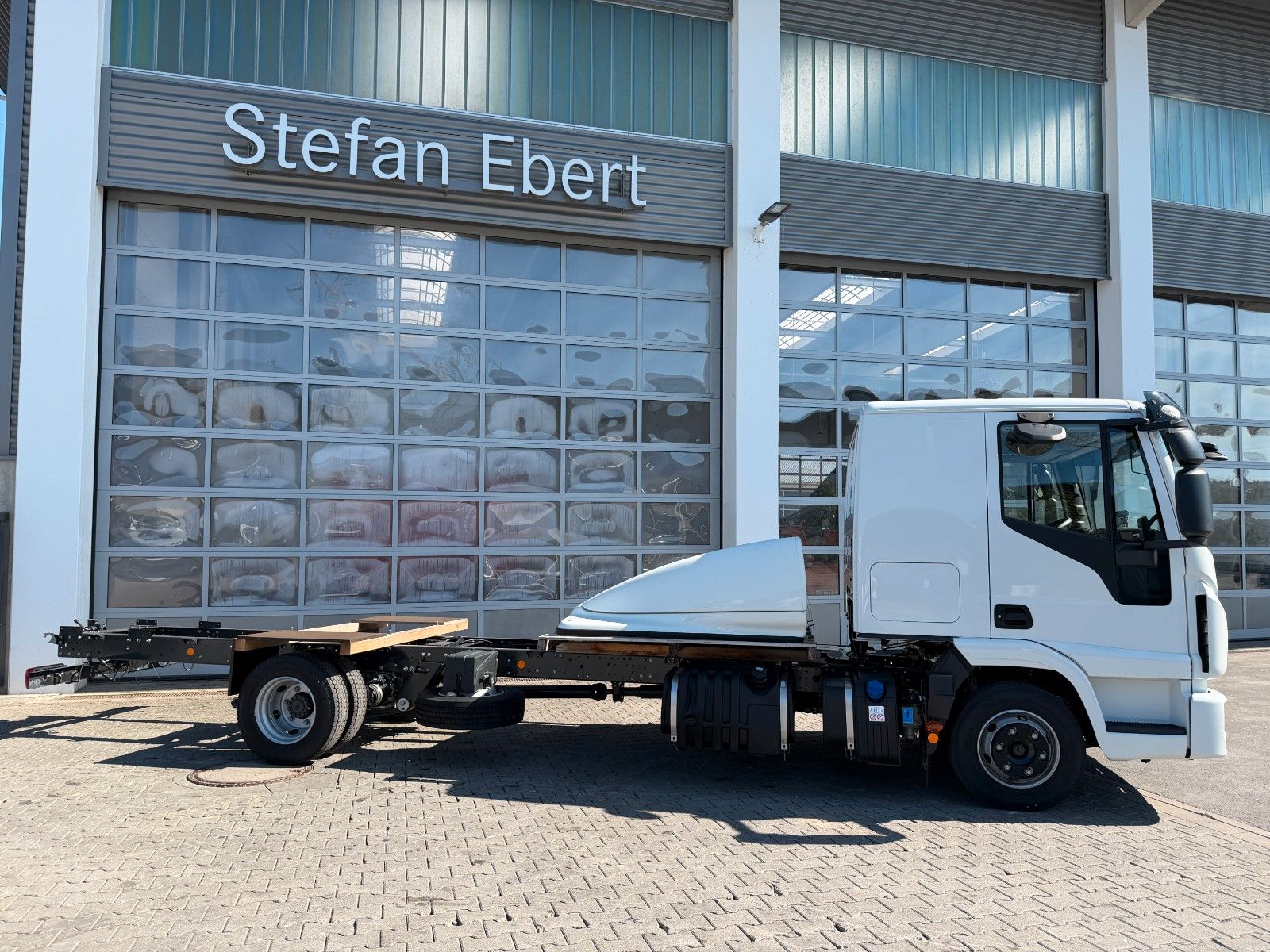 Fahrzeugabbildung Iveco Eurocargo ML80E21/P L-Haus AHK Standheizung