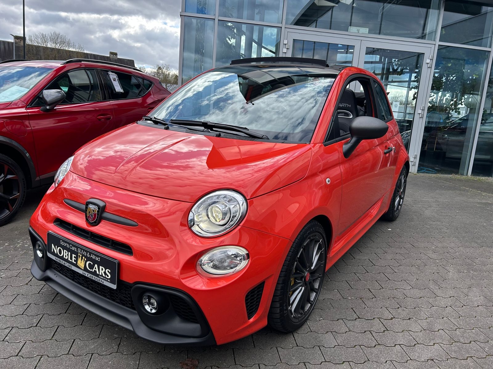 Fahrzeugabbildung Abarth 695C Turismo BEATS NAVI XENON