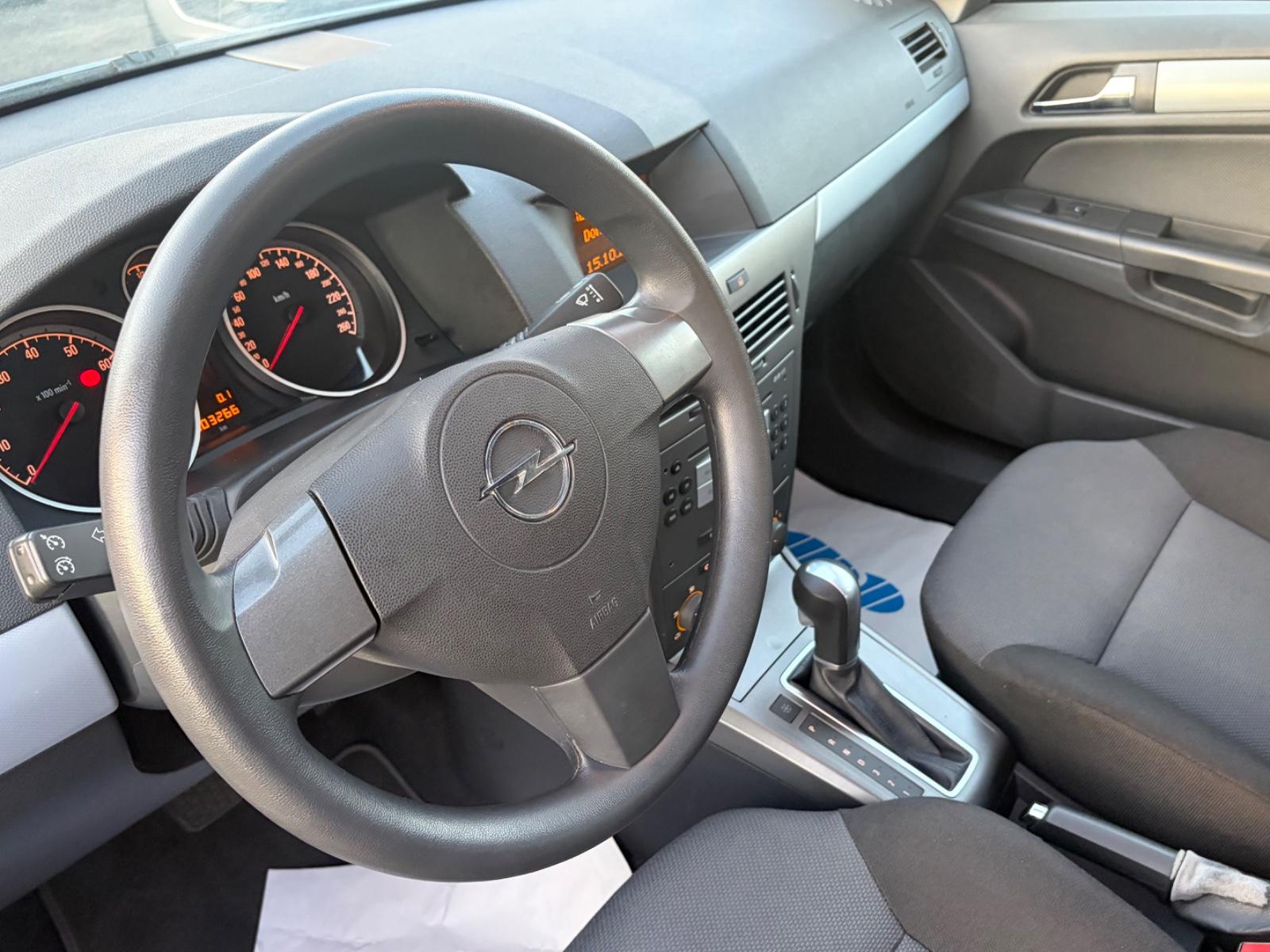 Opel Astra 2004 — photo 11