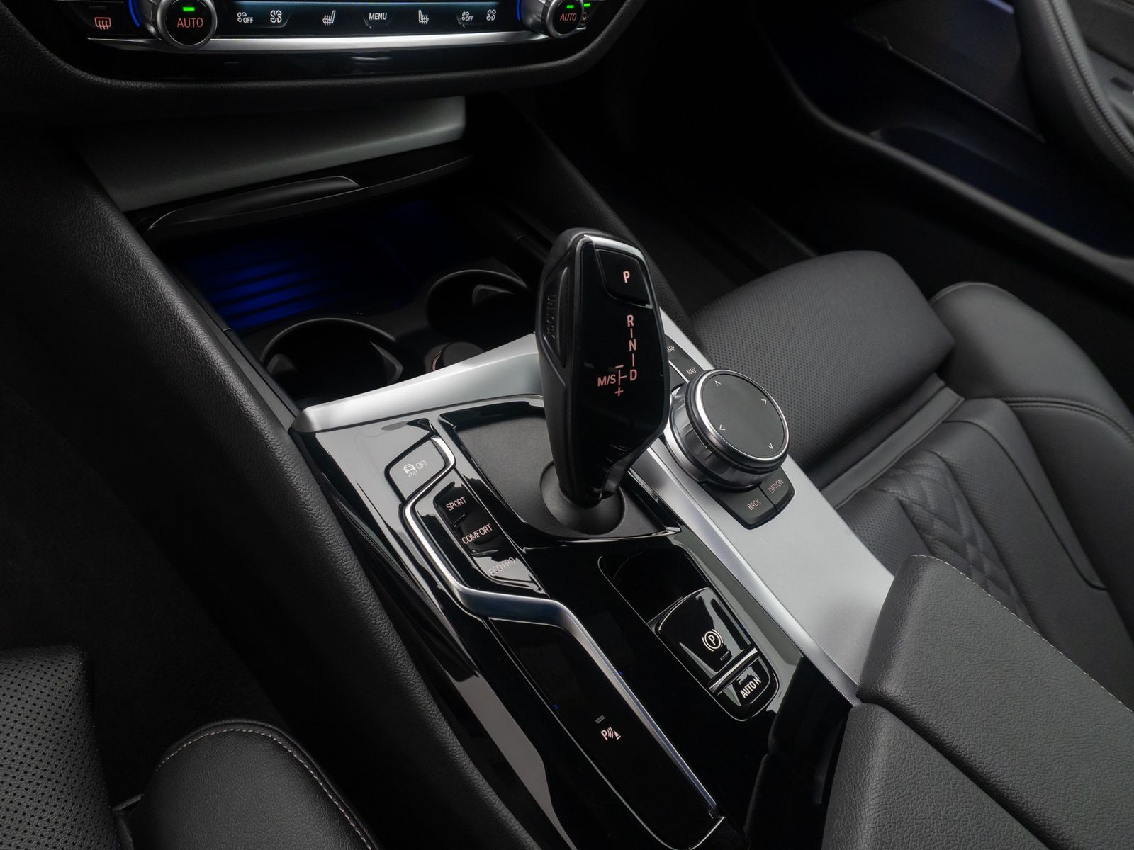 Fahrzeugabbildung BMW 520d Leder DAB Alarm H/K Kamera 4xKlima Sport