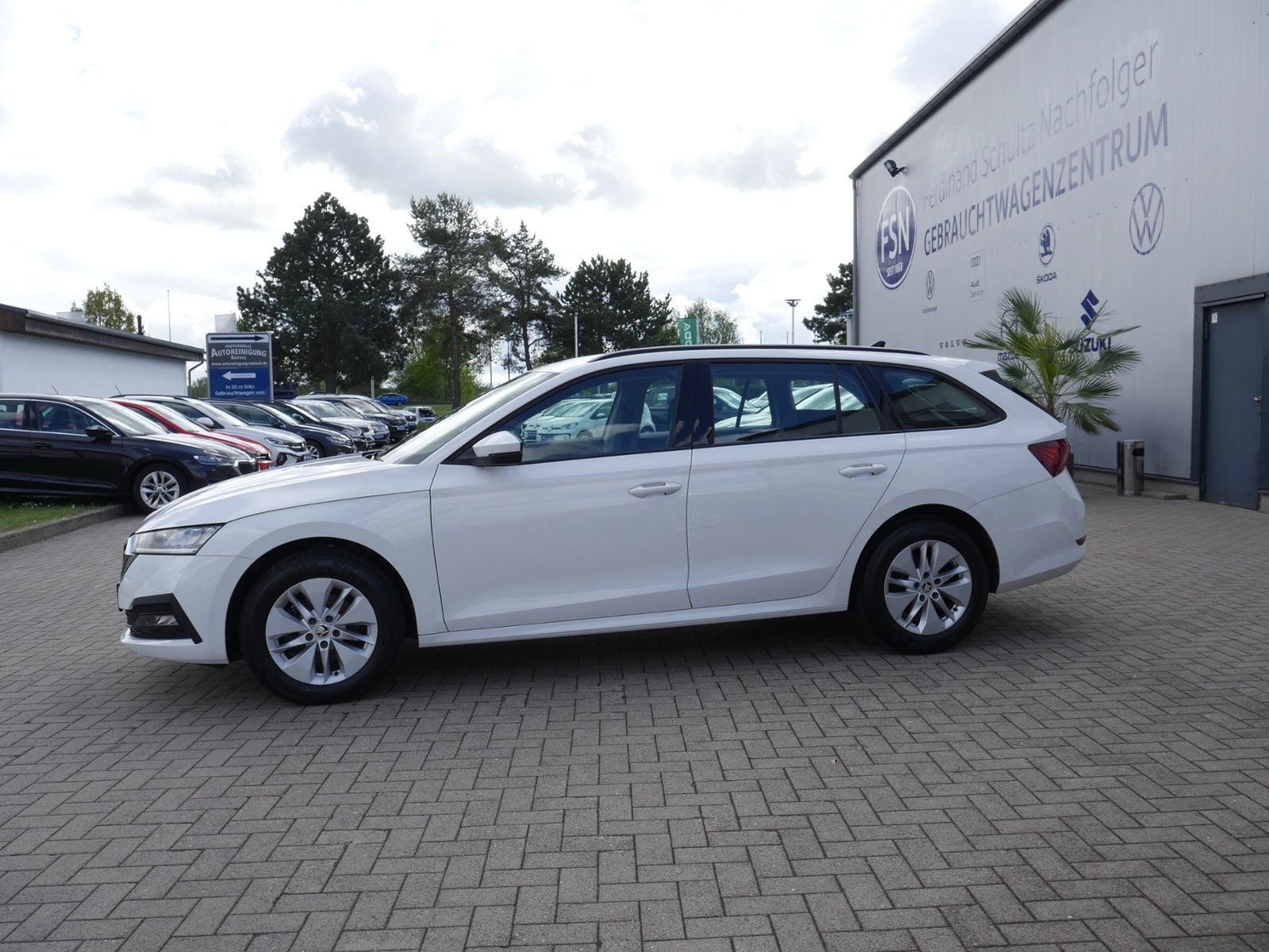 Skoda Octavia Combi 2.0 TDI Ambition DSG NAVI TEMPOMAT foto 16