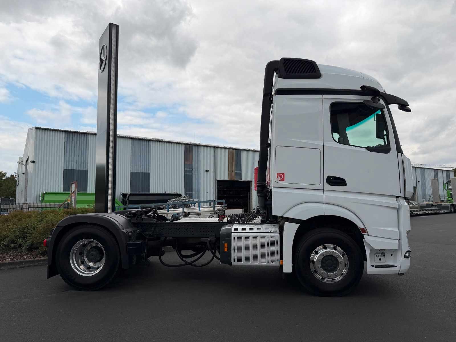 Fahrzeugabbildung Mercedes-Benz Actros 1846 LS Hydraulik, ADR, 2 x Nebenantrieb