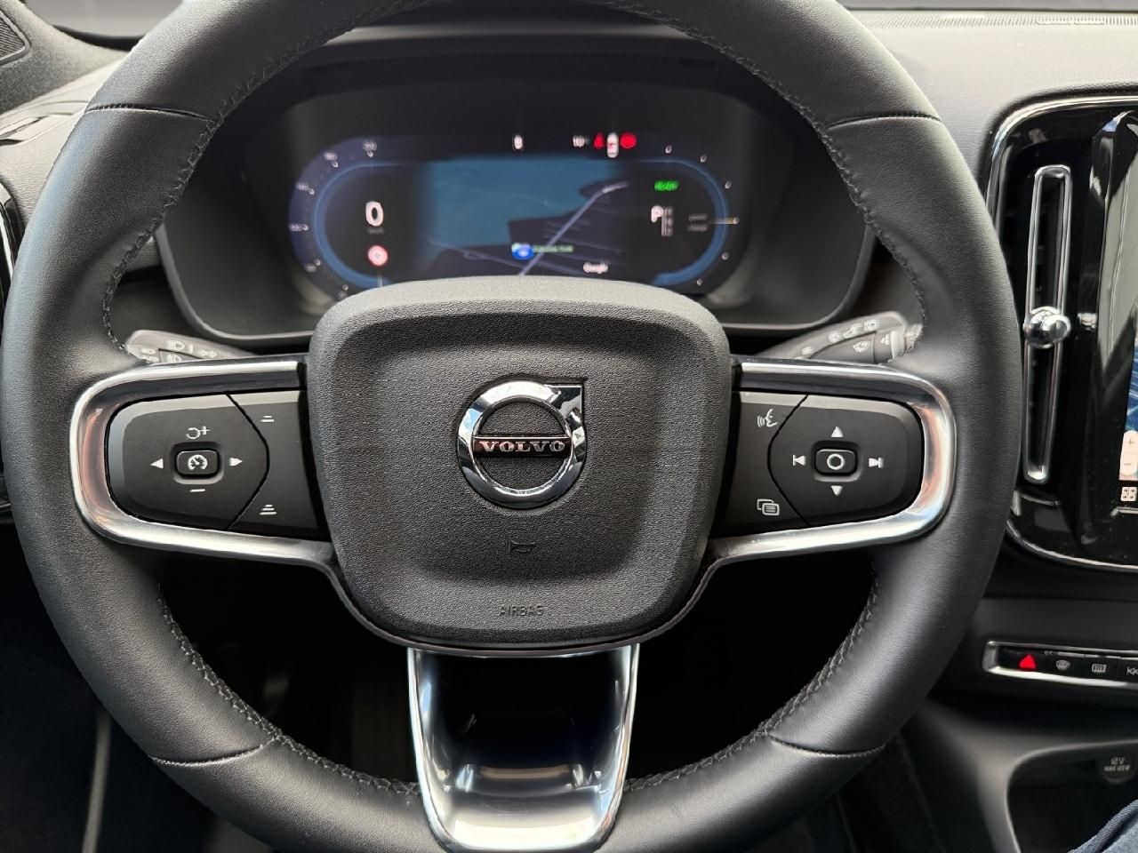 Fahrzeugabbildung Volvo EX40 325 kW Twin Motor Performance AWD Ultra Bla