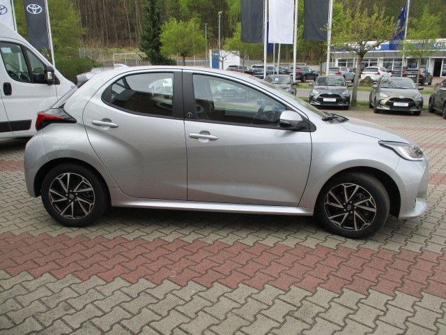 Fahrzeugabbildung Toyota Yaris Hybrid Team Deutschland