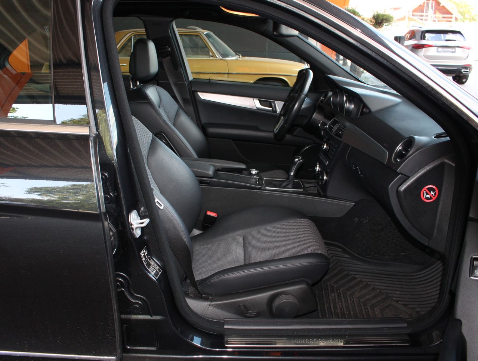 Fahrzeugabbildung Mercedes-Benz C 200 CGI BE AMG Line COMAND+HARMAN KARDON+GSD
