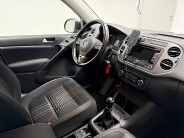 Volkswagen Tiguan - 12