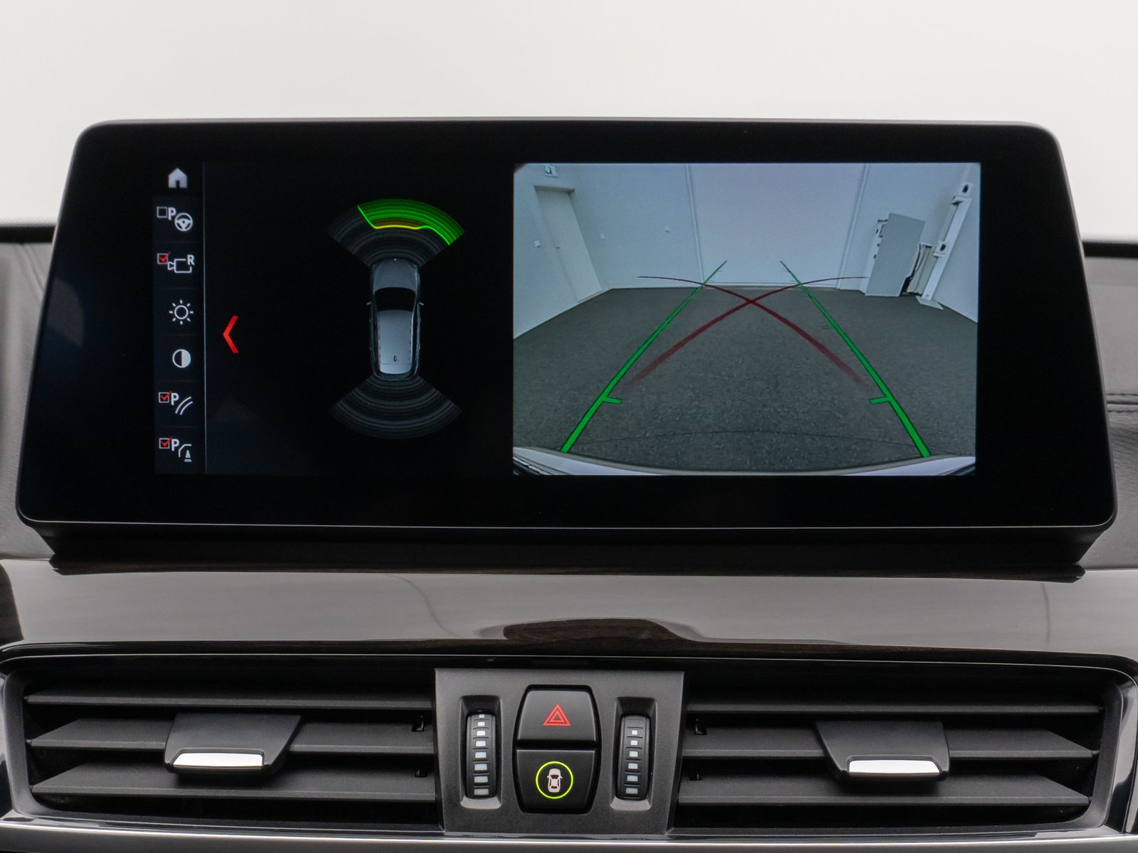 Fahrzeugabbildung BMW X1 sD20i xLine Kamera HUD DAB HiFi AHK Sport 18"