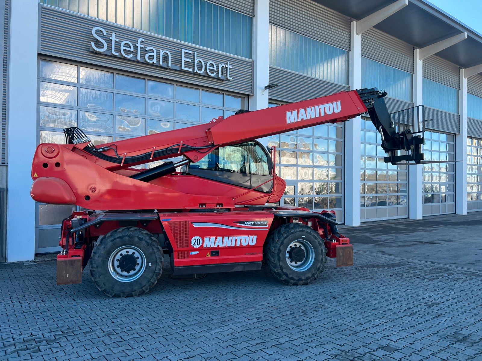 Fahrzeugabbildung Manitou MRT 2550 + / nur 919h! / Funk / Korb / Winde