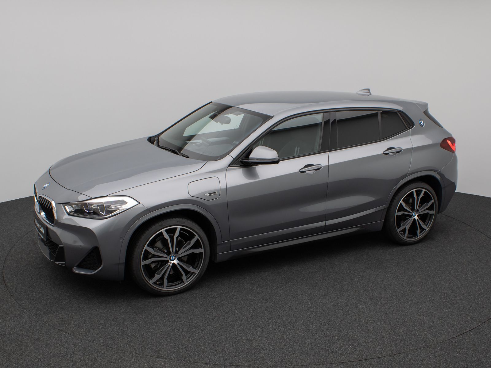 Fahrzeugabbildung BMW X2 xD25e M Sport HUD DAB HiFi LED Alarm 20Zoll