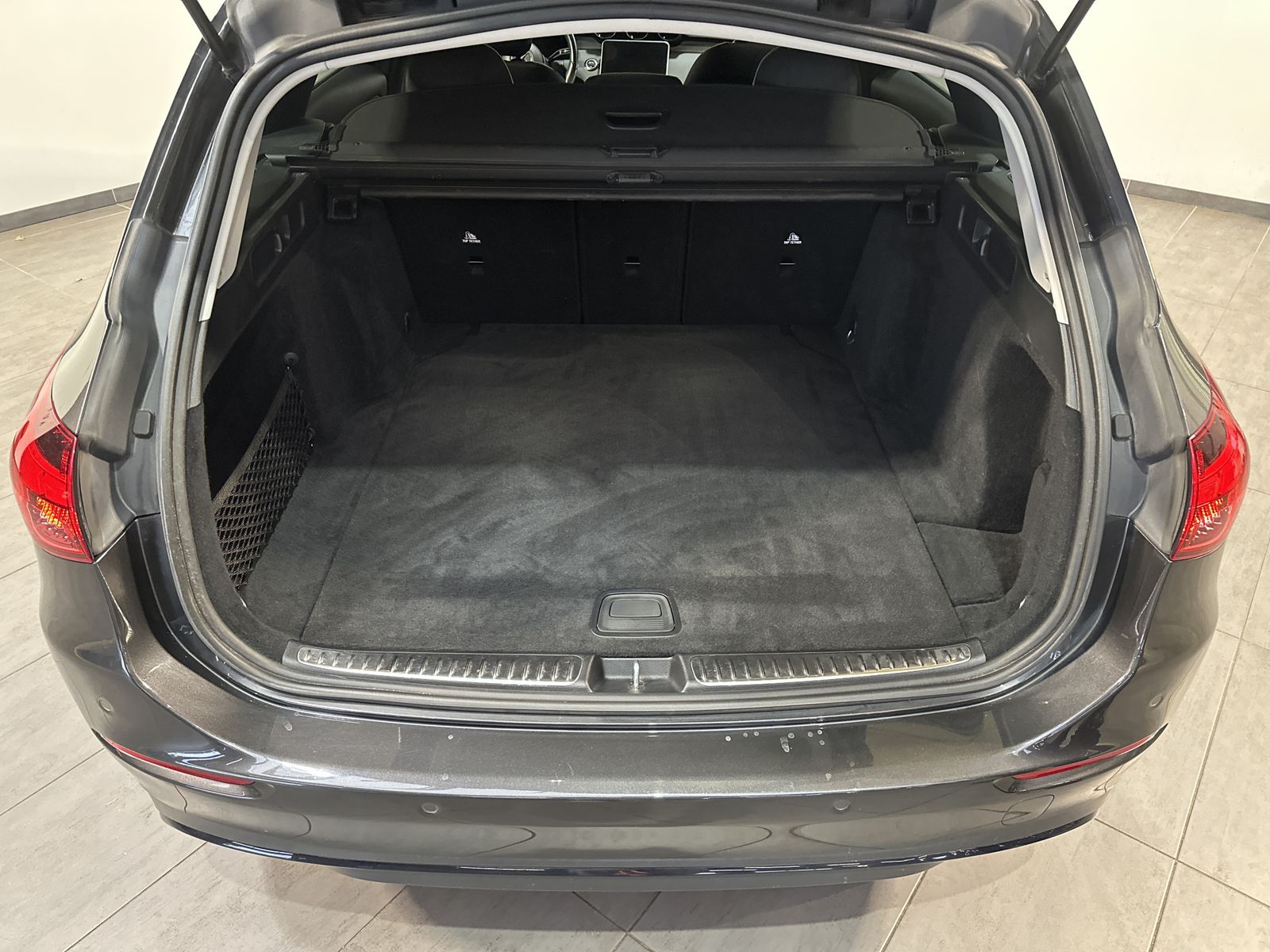 Fahrzeugabbildung Mercedes-Benz C 200d T Avantgarde Night-Paket NAV+LED+KAM+VC