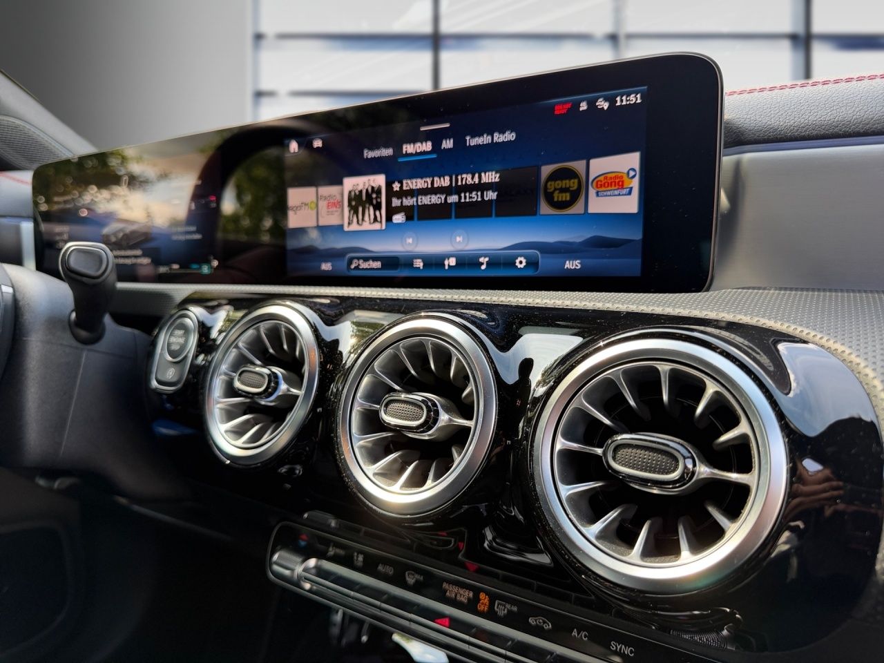 Fahrzeugabbildung Mercedes-Benz CLA 200 SB AMG AHK Night Multibeam KeylessGo