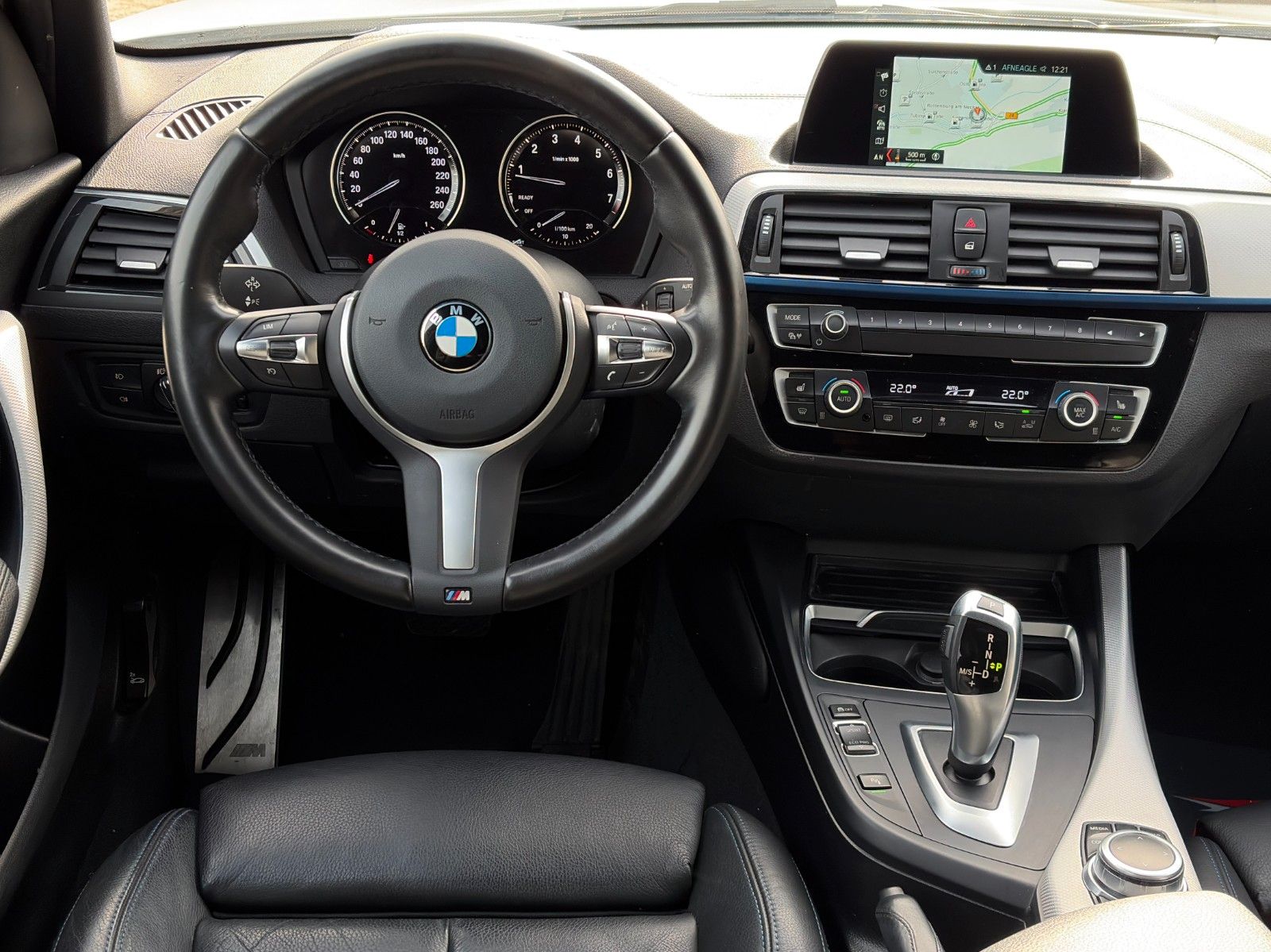 Fahrzeugabbildung BMW 120i M Sport Shadow Aut. SHZ PDC LED Navi TEMP