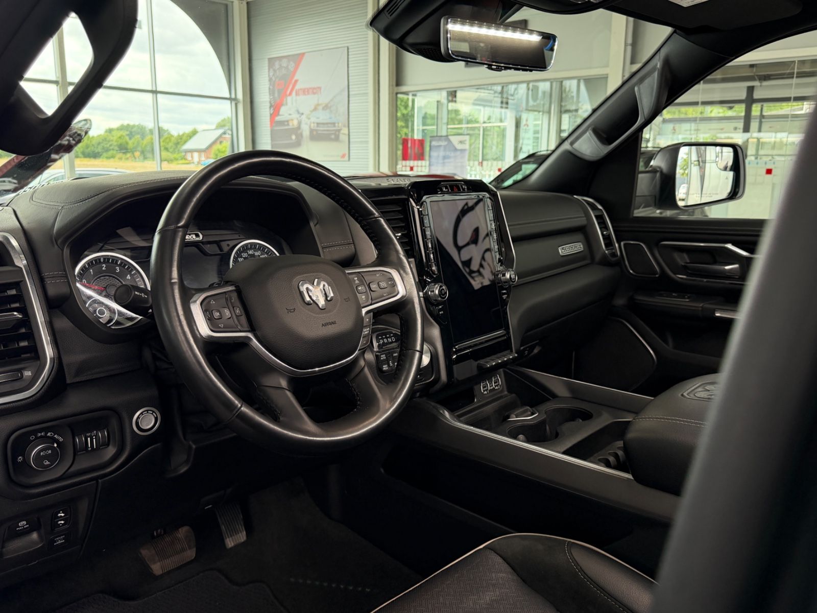 Fahrzeugabbildung Dodge RAM 1500 5,7 Laramie NIGHT LPG Luft RamBox
