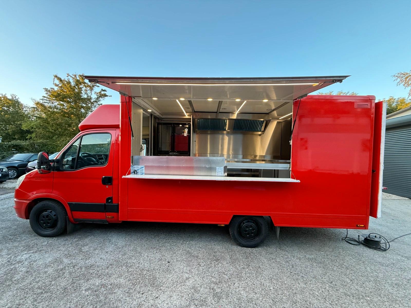 Iveco Foodtruck/ Imbisswagen - komplett ausgestattet