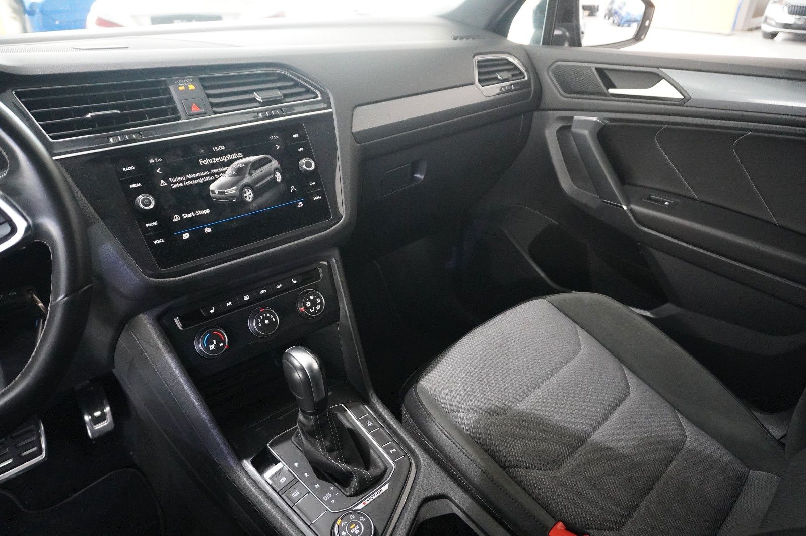 Fahrzeugabbildung Volkswagen Tiguan Allspace 2.0D R-LINE 4M NAVI/SH/SPORT/AHK