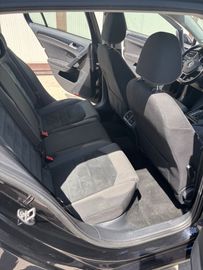 Volkswagen Golf - 10