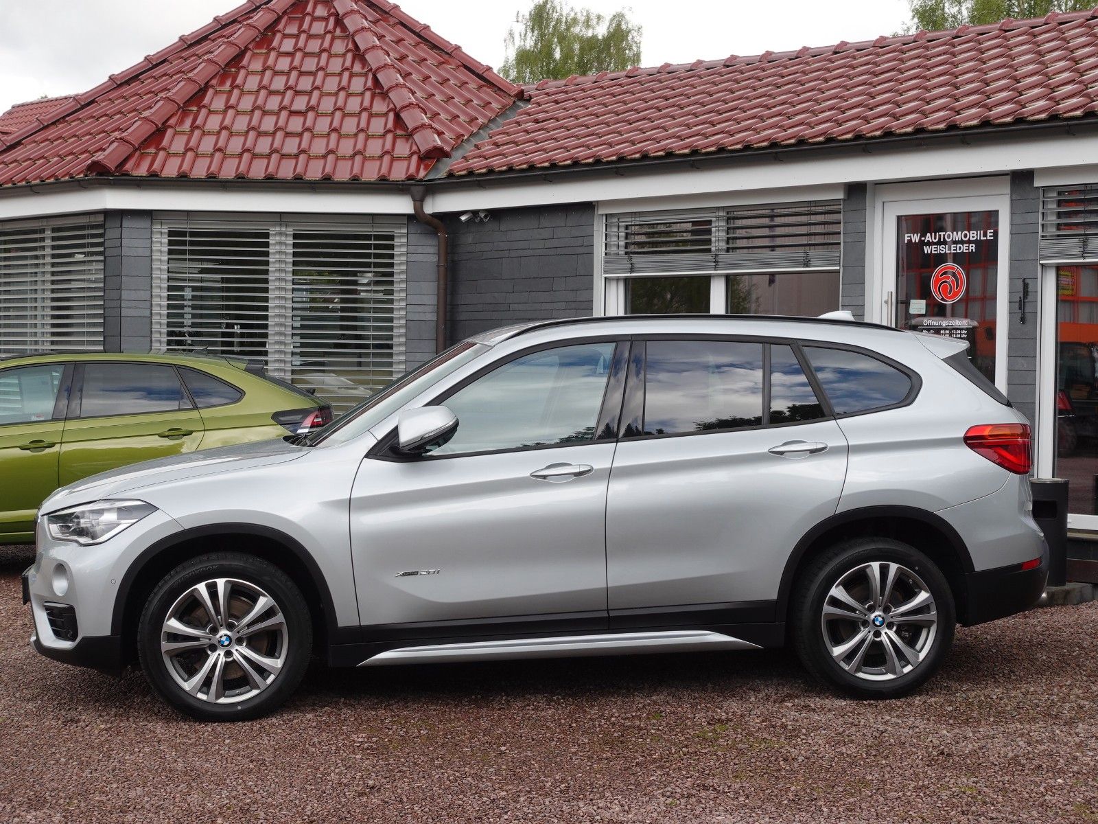 Fahrzeugabbildung BMW X1 xDrive20i A Sport Line