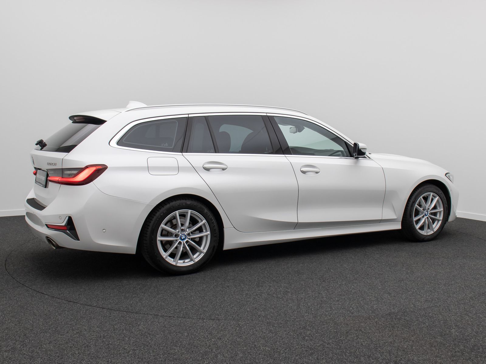 Fahrzeugabbildung BMW 320i Luxury Line Laser HUD Panorama Alarm AHK Hi