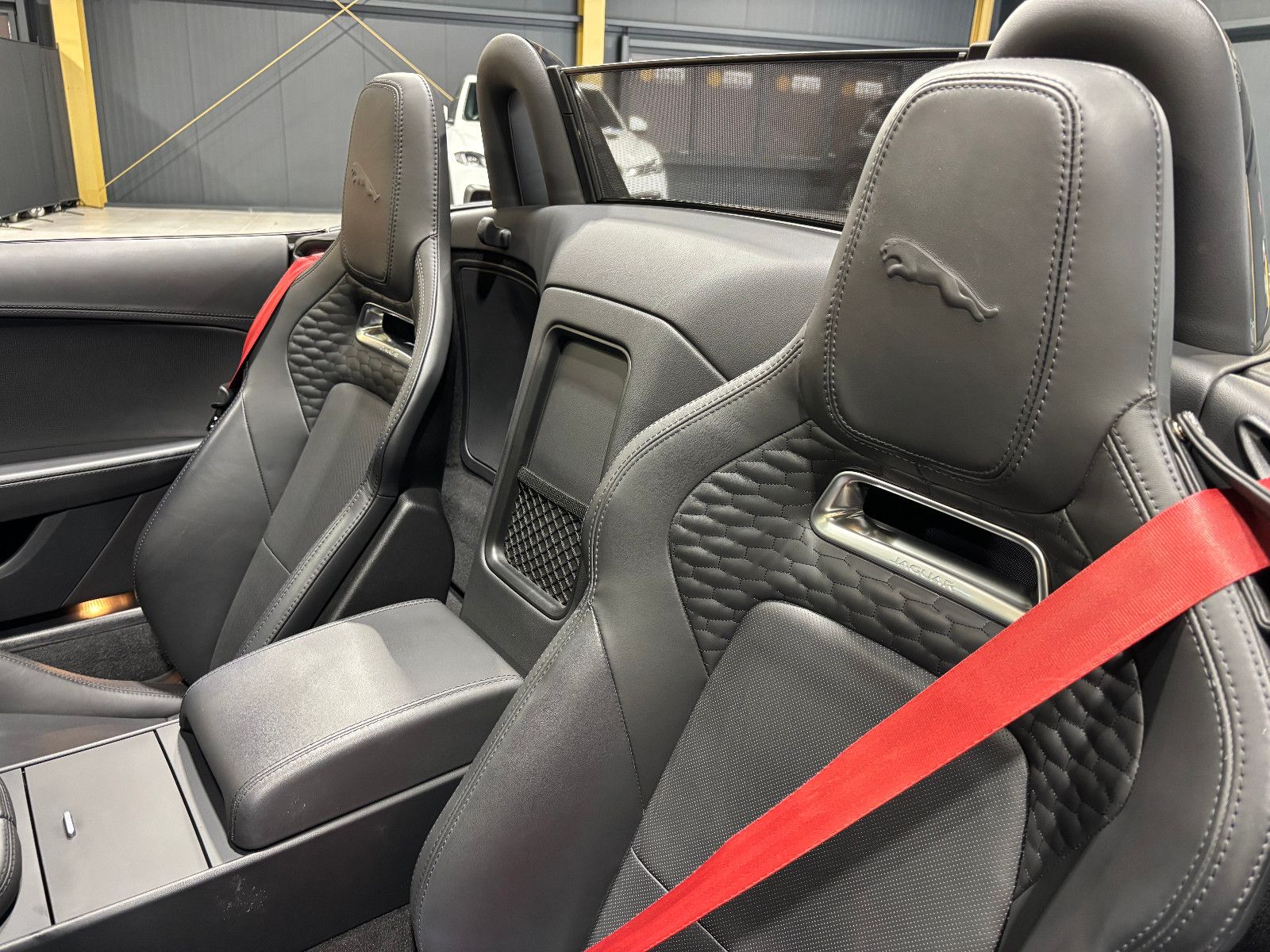 Fahrzeugabbildung Jaguar F-TYPE Cabriolet**SOUND**NAVI**KAMERA**APPLE**