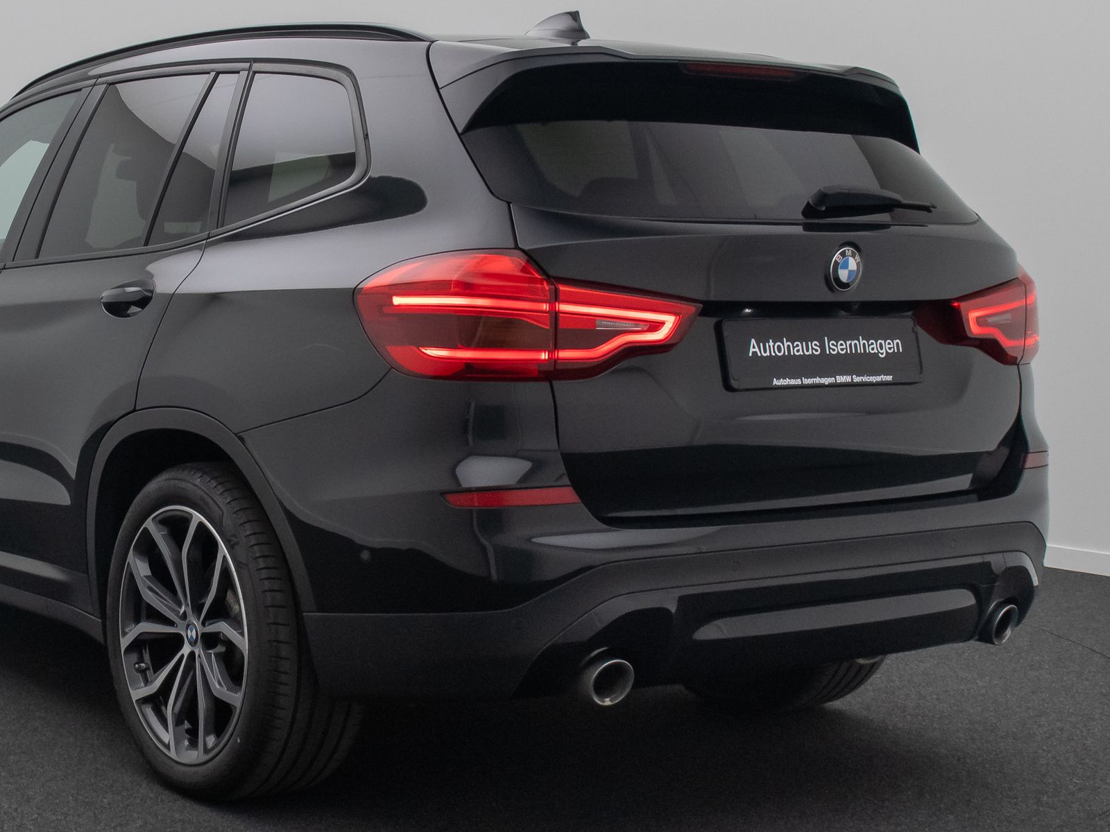 Fahrzeugabbildung BMW X3 xD30d Kamera HUD HiFi DisplKey Komfort 20Zoll
