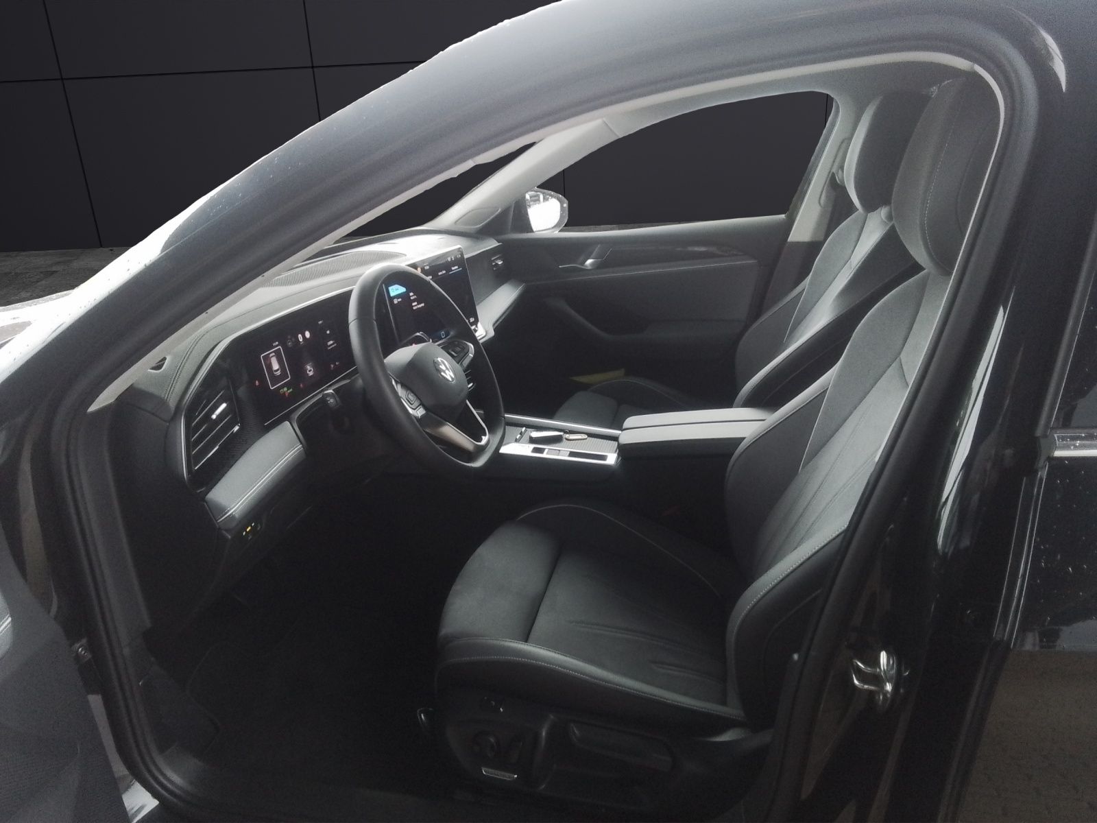 Fahrzeugabbildung Volkswagen Passat eTSI DSG LED ACC NAVI TRAILERASSIST