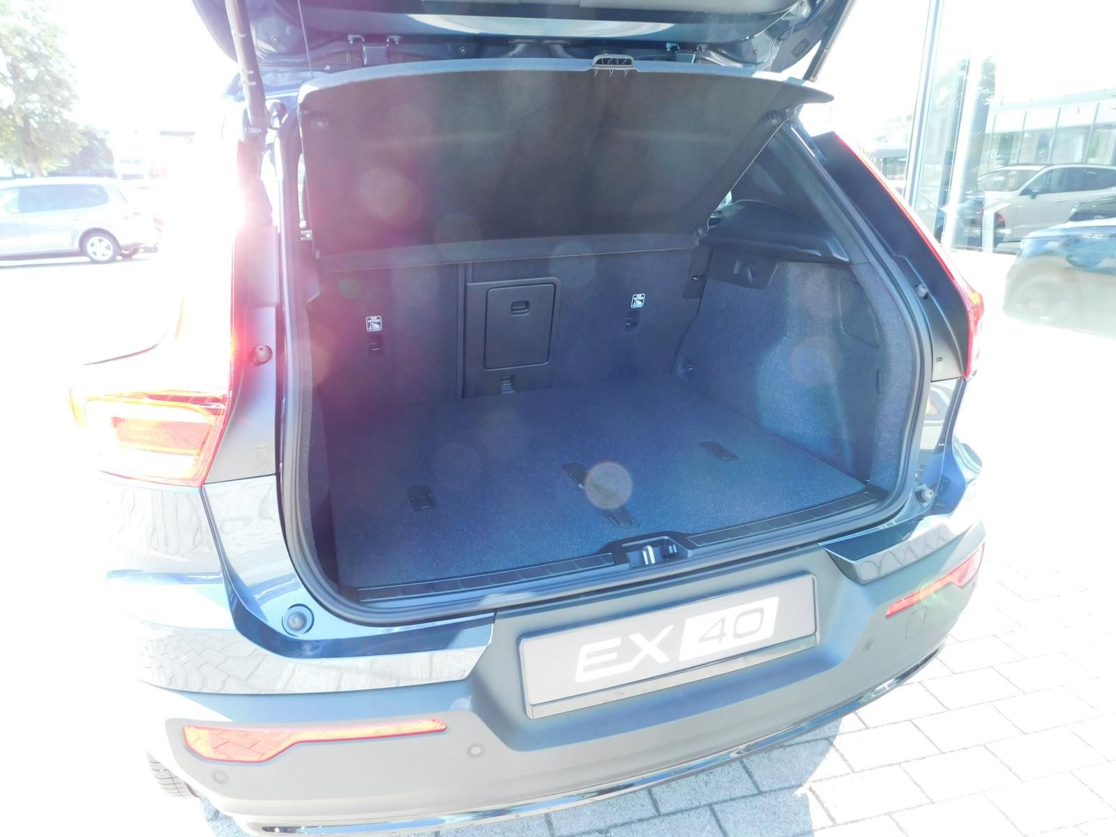 Fahrzeugabbildung Volvo EX40 Single Motor Ext. Range Plus Black Edition