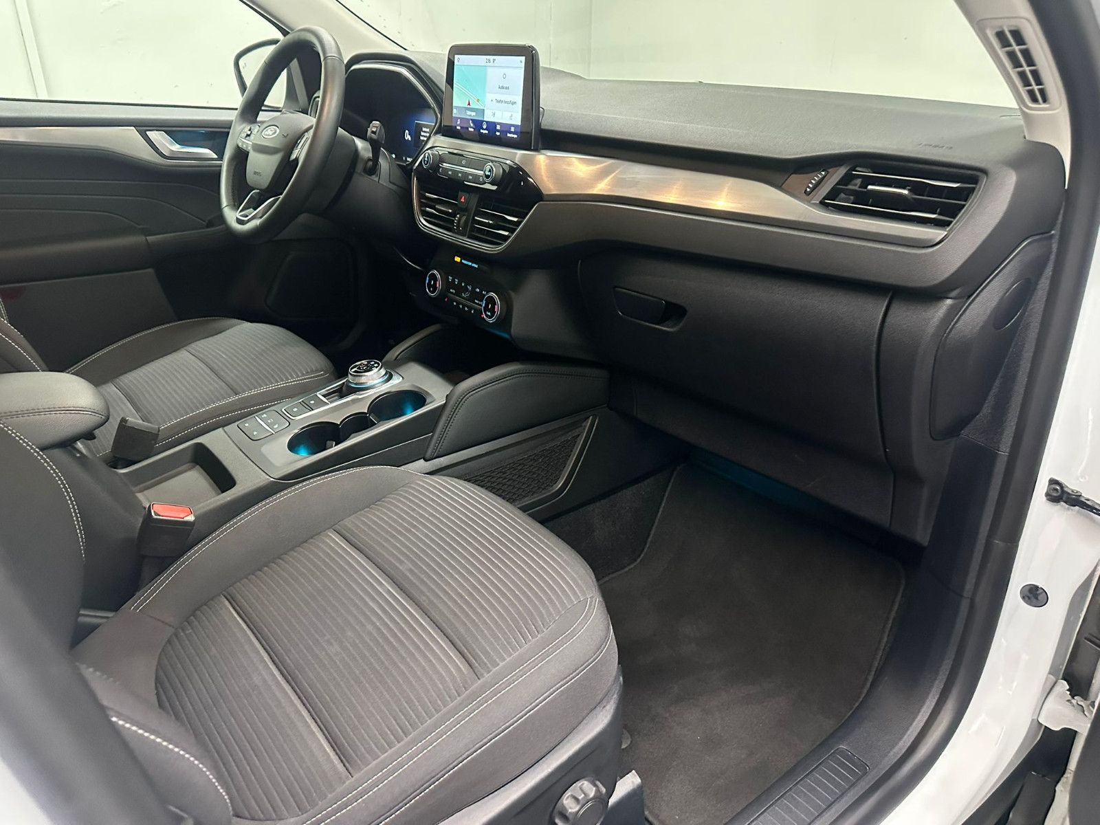 Fahrzeugabbildung Ford Kuga 2,5 Hybrid Titanium *NAVI*KLIMA*SH*360